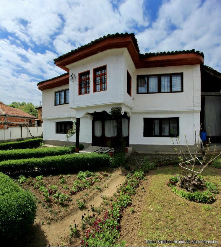 Bujtina Zhaveli Bed & Breakfast Gjakova ภายนอก รูปภาพ